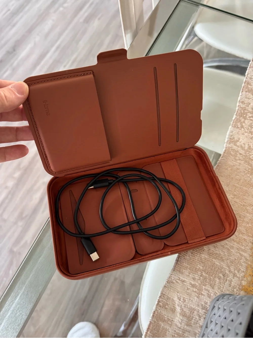 MOB CASE – Travel Wallet with 3-in-1 MagSafe Charger - Terracotta Orange